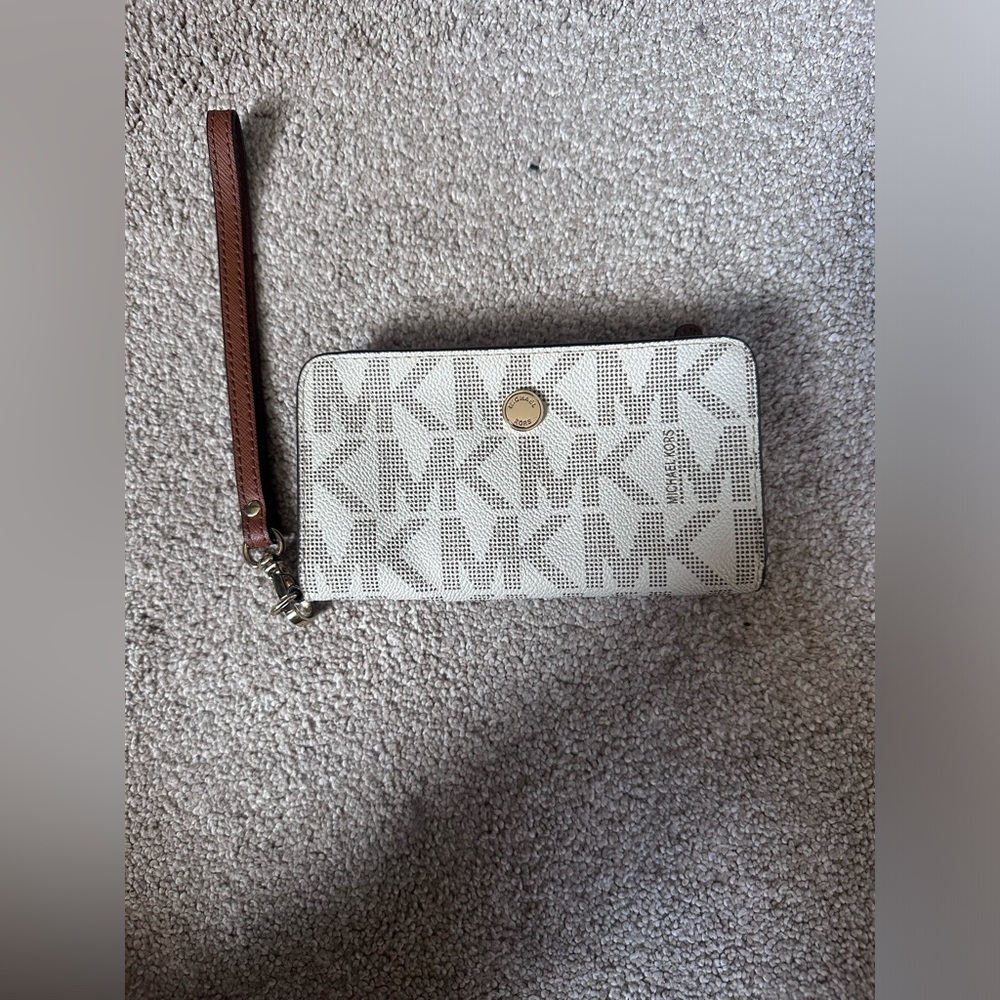 Michael Kors wristlet wallet